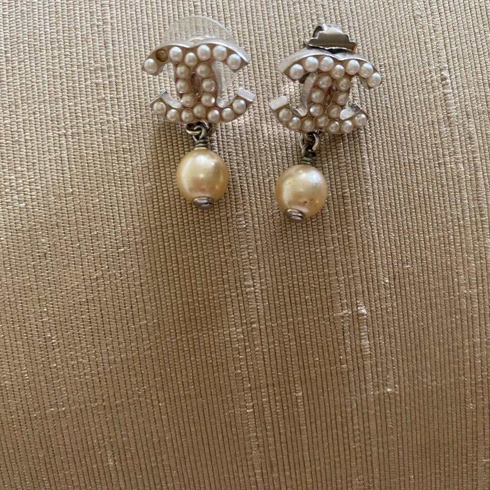 CHANEL Pearl CC Logo Earrings